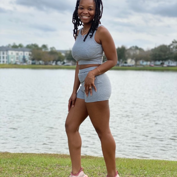 Gray 2 piece set with shorts and cropped top - Picture 2 of 3